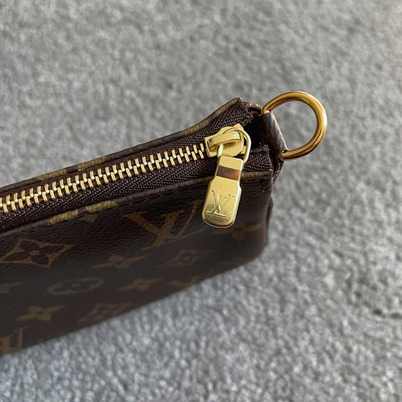 100% Authentic Louis Vuitton Pochette Accessoires M40712 *receipt included* - Picture 3 of 11